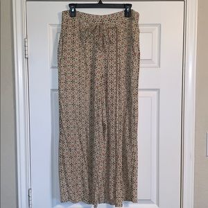Flowy pants with pattern